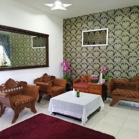 Hawwa Sara Muslim Homestay Malacca エクステリア 写真