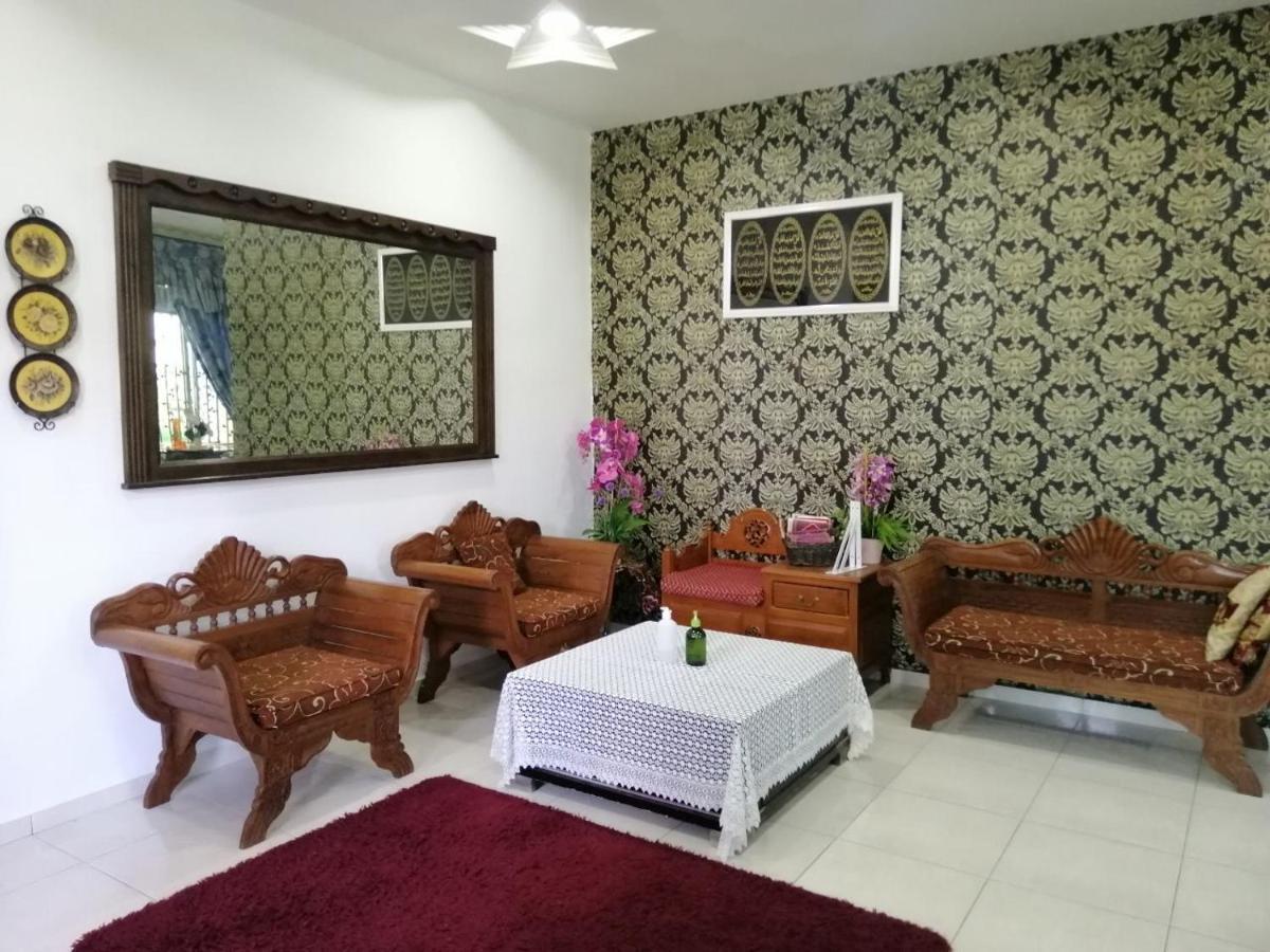 Hawwa Sara Muslim Homestay Malacca エクステリア 写真