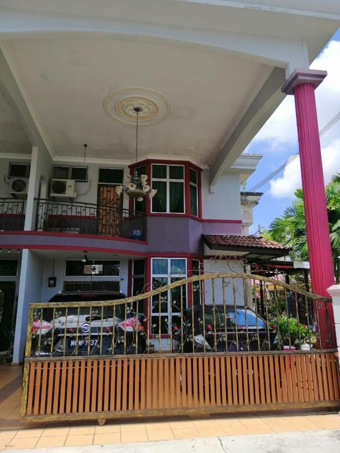 Hawwa Sara Muslim Homestay Malacca エクステリア 写真