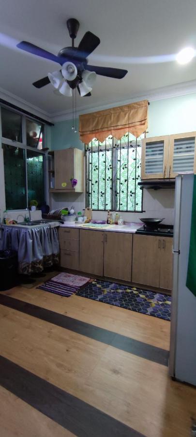 Hawwa Sara Muslim Homestay Malacca エクステリア 写真