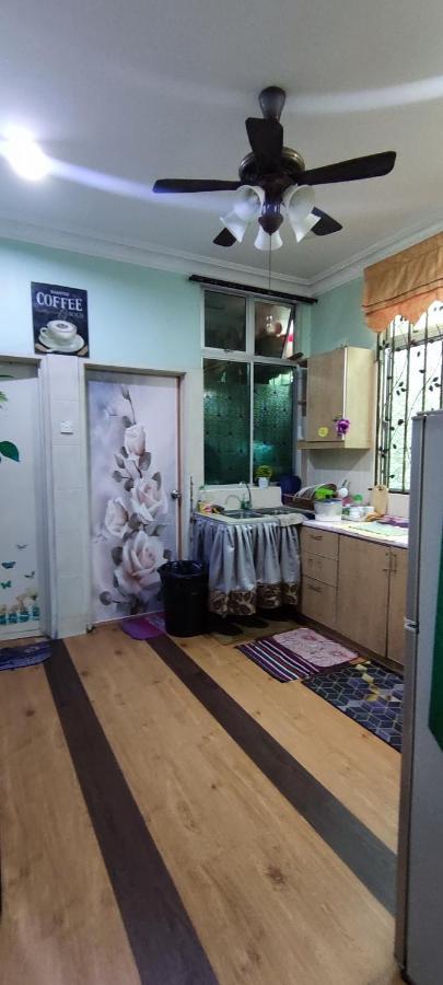 Hawwa Sara Muslim Homestay Malacca エクステリア 写真